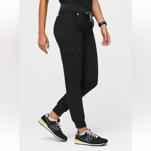 FIGS Zamora Jogger Scrub Pants Size MP in Black